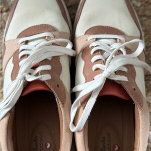 Clarks Unstructured Cream and Tan Shoes